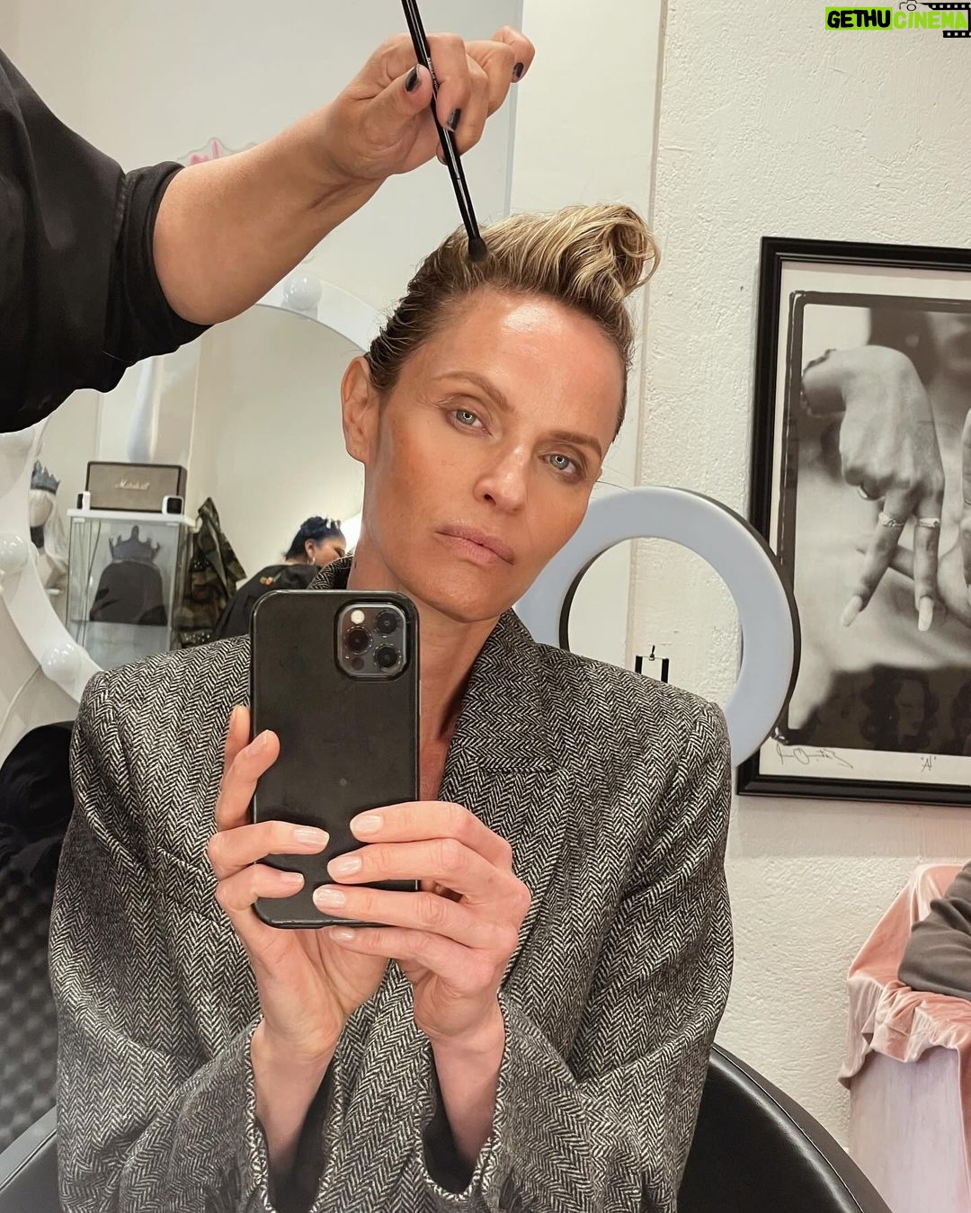 Rachel Roberts Instagram - Another day at the office with this incredible team. 🖤 @makeupbyrikucampo @duggangram @patriciamoralesla @jacquietrevizo @winstonkingjunior #girlswillbeboyssometimes Los Angeles, California