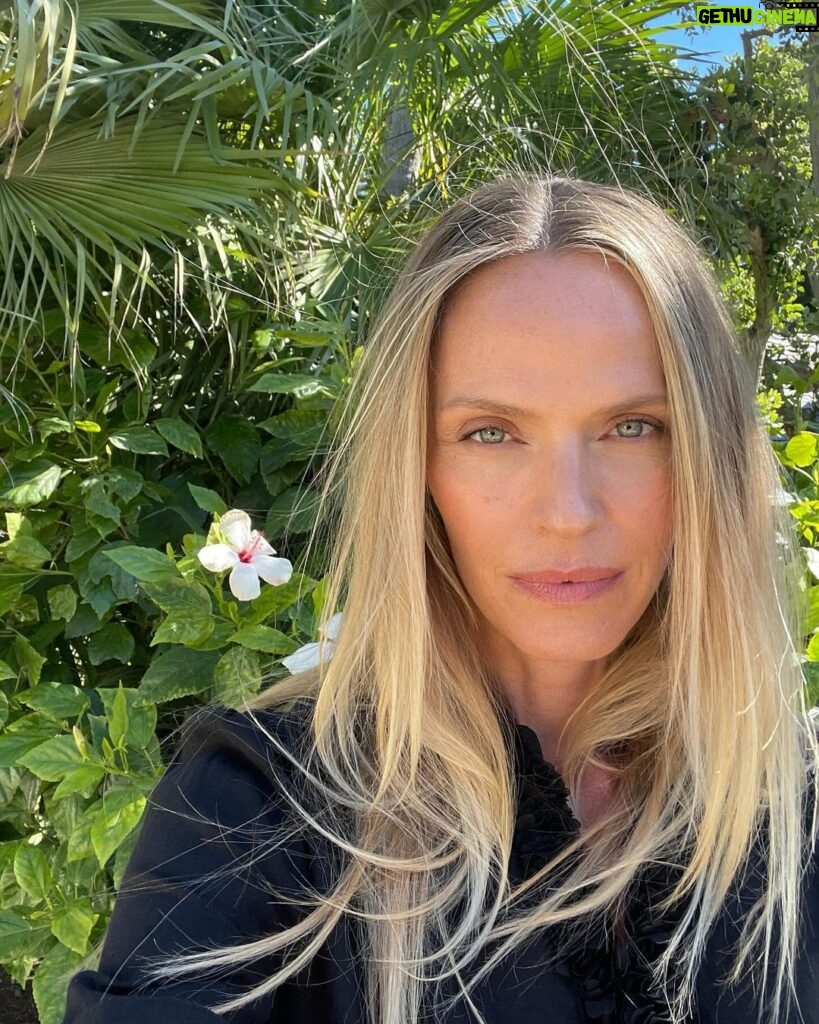 Rachel Roberts Instagram - That’s a wrap! ❤️❤️❤️ Thank you for a beautiful shoot @timmarsella @jeremychohphoto @lizsheppard13 @adeering0501 @amychinbeauty @aquasolproductions @kim_johnson_ @amiraahmedoliver @guymerinphotographs @sarahlynnhinds and the whole amazing team. Malibu, California