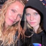 Rachel Roberts Instagram - Spoiler alert….if you are going to @coldplay go experience it before looking at this.💫🪐💥👽🛸🌈✨ Words can’t describe the feeling of unity with 60k other people all singing and dancing together. Thank you Coldplay and Chris Martin for the most incredible show!!! (@minianden you were missed 😘) Rose Bowl Stadium