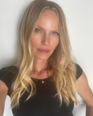 Rachel Roberts Instagram - Overdue 🎨 and 💇🏼‍♀️ by the amazing @traceycunningham1 and @beckmartin27_ at @mechesalonla ❤️❤️❤️