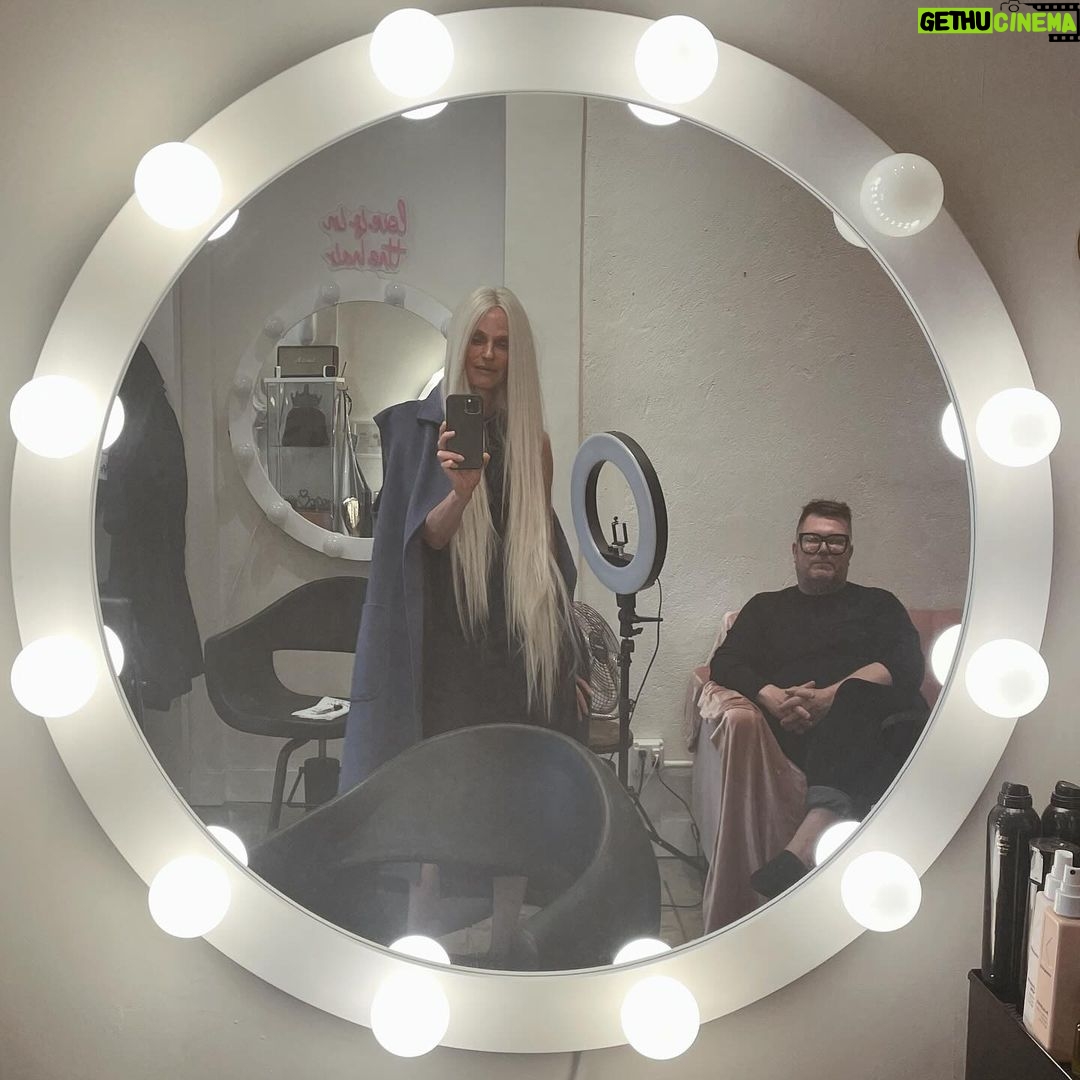 Rachel Roberts Instagram - Playtime with this amazing team. Thank you for a fantastic day! ❤️❤️❤️@duggangram @makeupbyrikucampo @patriciamoralesla @jamesrosenthal @playtoyofficial #allplaynowork #becausetheworldneedsanotherselfie Los Angeles, California
