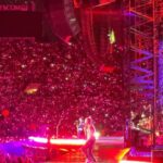 Rachel Roberts Instagram - Spoiler alert….if you are going to @coldplay go experience it before looking at this.💫🪐💥👽🛸🌈✨ Words can’t describe the feeling of unity with 60k other people all singing and dancing together. Thank you Coldplay and Chris Martin for the most incredible show!!! (@minianden you were missed 😘) Rose Bowl Stadium