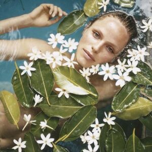 Rachel Roberts Instagram - 🌺🌺🌺🌺🌺🌺🌺🌺Throwback to Tahiti… shot by my friend the amazing Anne Menke. @annemenke2 @ellefr #tbt #tahiti #rachelroberts #takemebacktotahiti