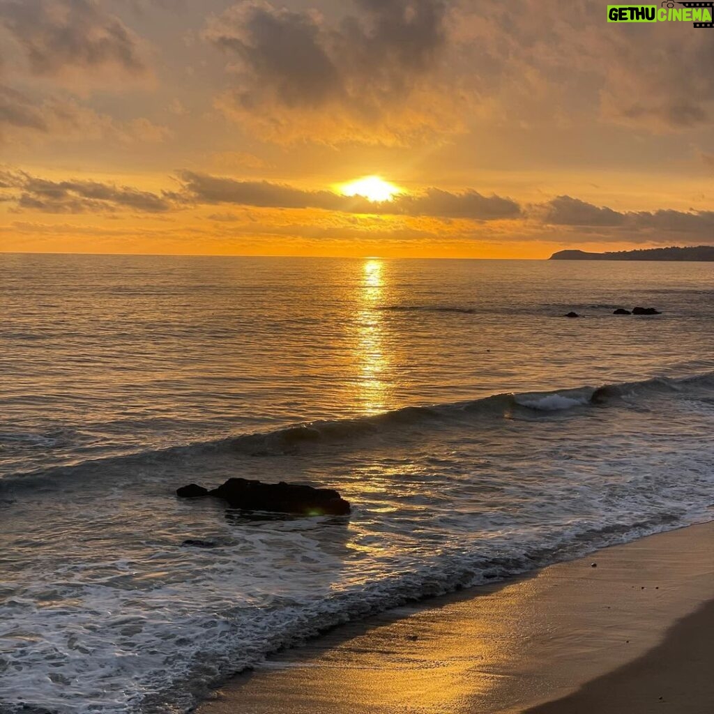 Rachel Roberts Instagram - Beyond grateful to come home to this. 🌅 #malibu #filterbygod #happy2024 Malibu, California