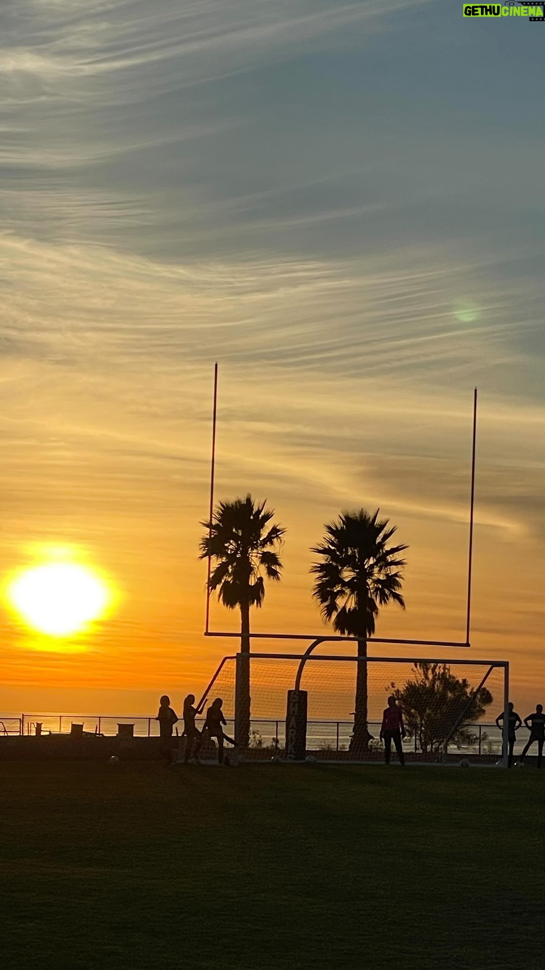 Rachel Roberts Instagram - Girls Varsity beat Nordhoff 6-2 in the final game of 2023!!! #gosharks🦈 Malibu, California