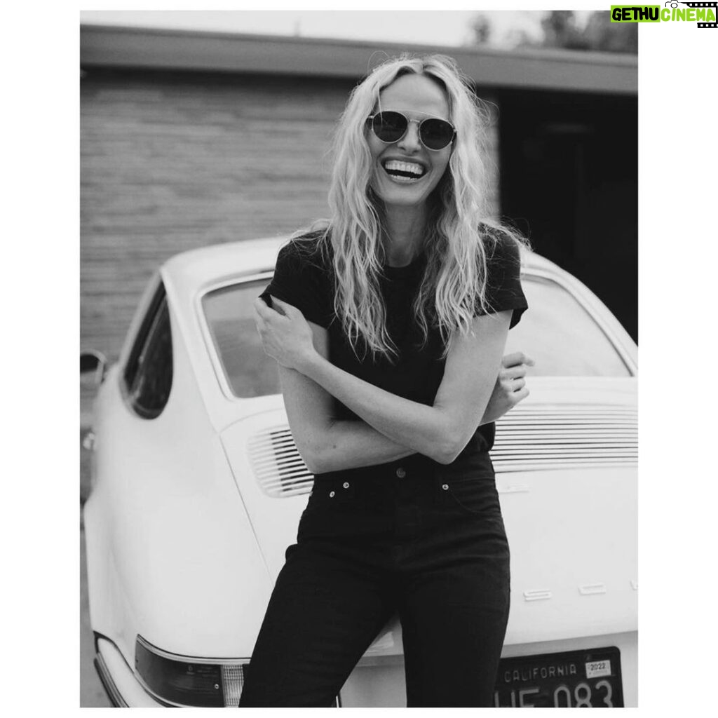 Rachel Roberts Instagram - Smile…. it’s Friday!!!! ・・・ 🖤🖤🖤 ・・・ I⚡️⚡️⚡️⚡️ PHOTOGRAPHED BY @colettedebarros @realrachelroberts PRODUCED by @kyleallen CD @todd.barket HAIR @sylvia_wheeler BEAUTY @natashaseverino_makeup STYLE @tarzinichols #TaraNicholsSTYLIST