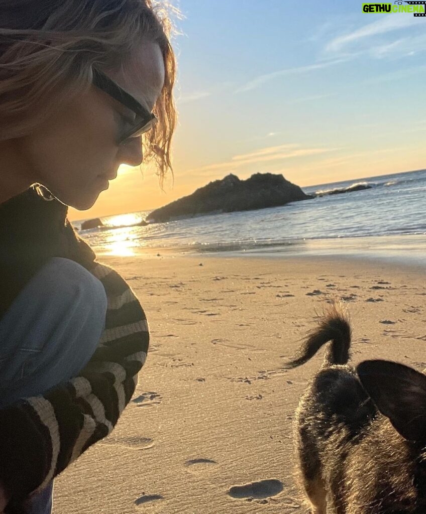 Rachel Roberts Instagram - My happy place. ☺️❤️ #malibumagichour #nevergetsold Malibu, California