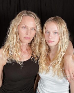 Rachel Roberts Instagram - Me and (not so) mini me! 
#digitals #theygrowuptoofast 
#onlytimesheletsmetakeherpicture