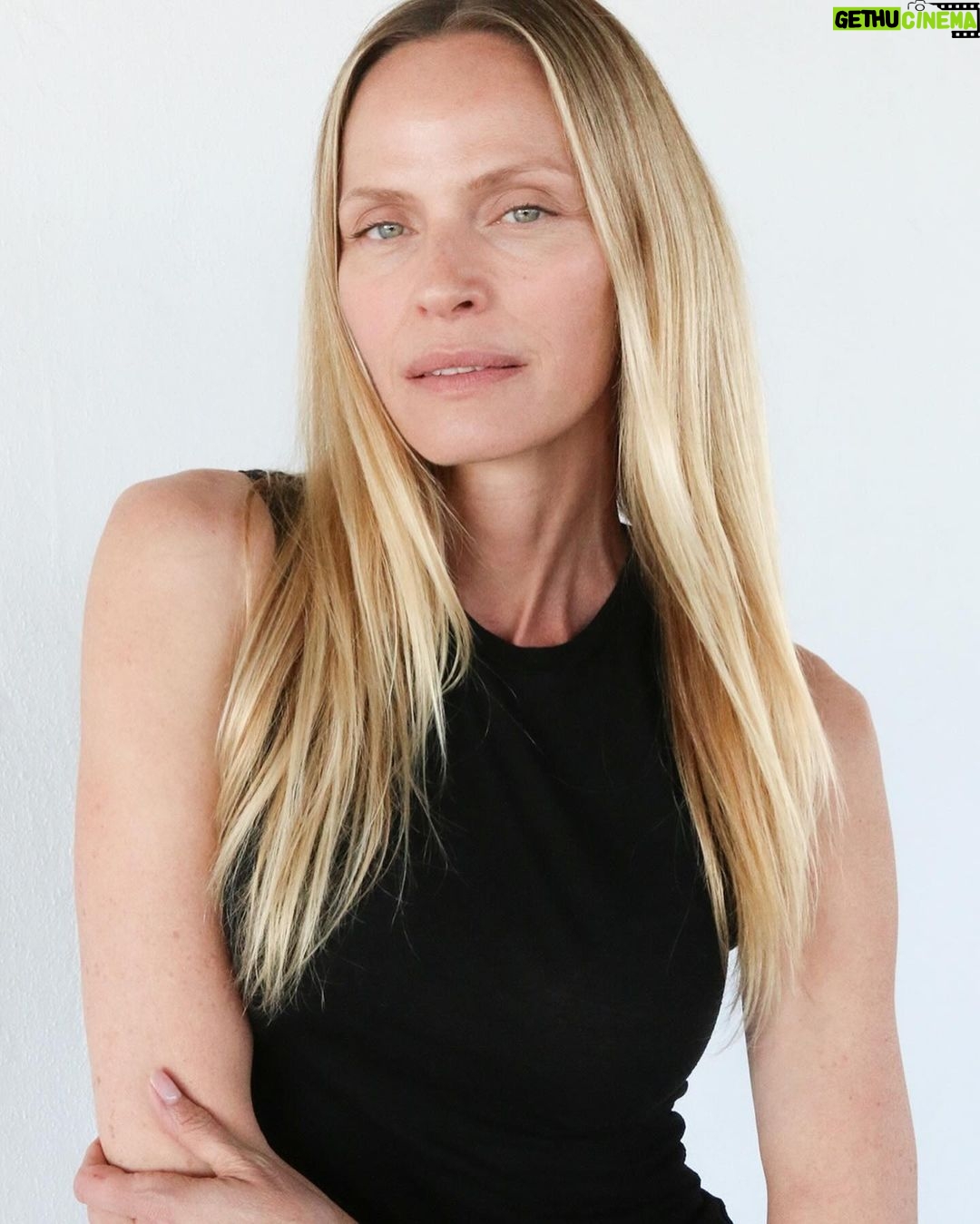 Rachel Roberts - 3.3K Likes - Mugshot Friday. ;) #digitals #aunaturel #modellife