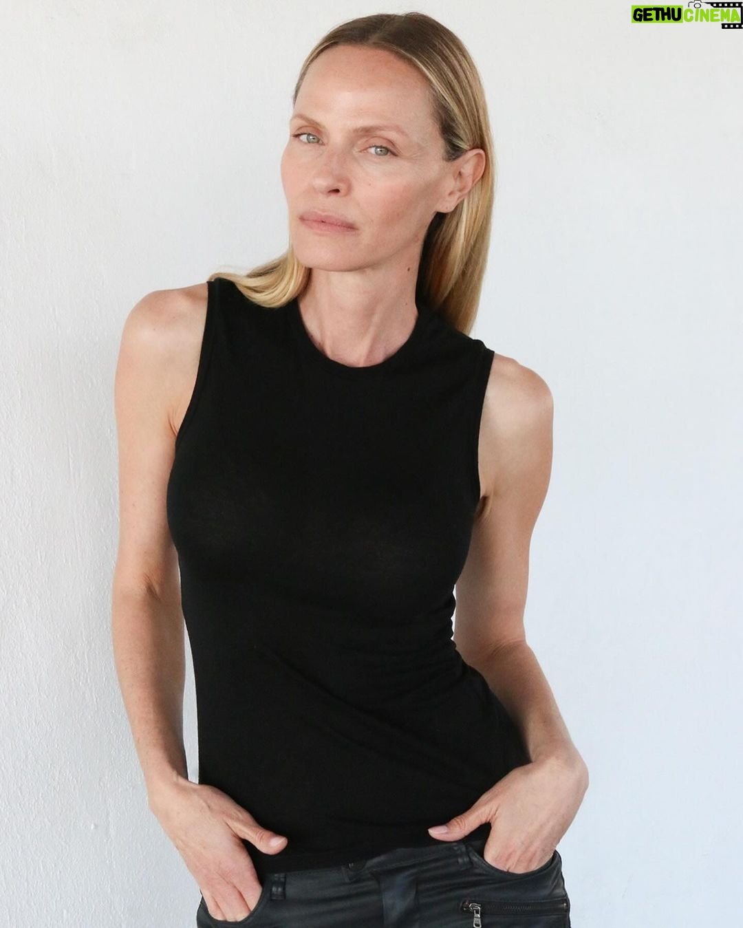 Rachel Roberts - 3.3K Likes - Mugshot Friday. ;) #digitals #aunaturel #modellife