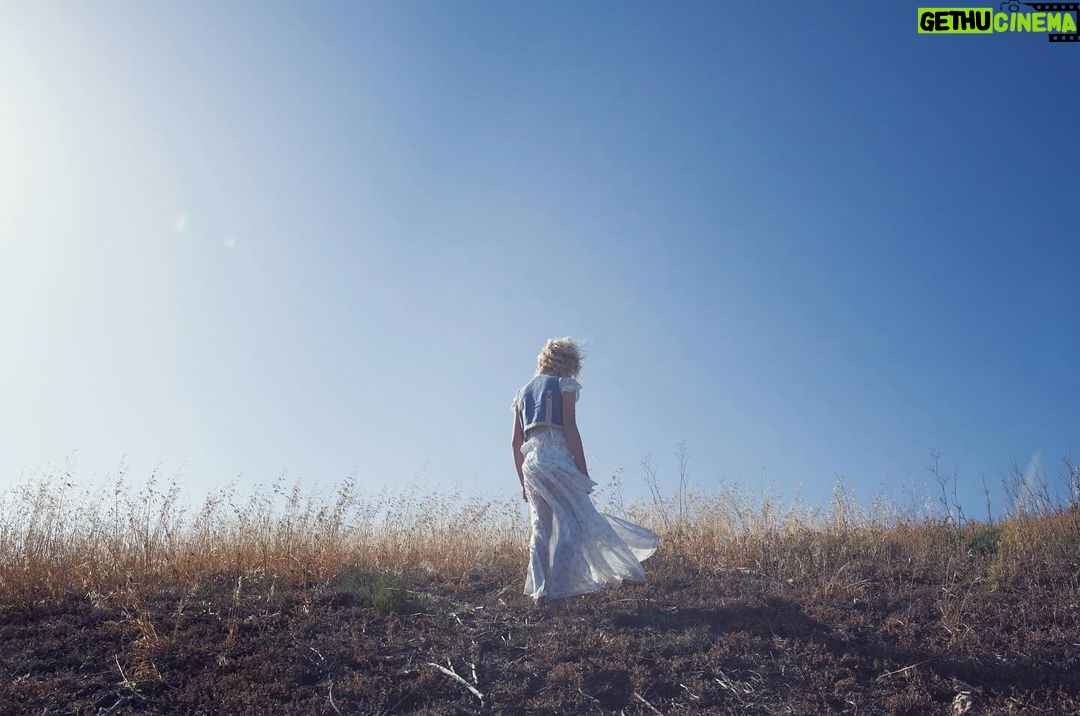 Rachel Roberts Instagram - 🩵🩵🩵🩵🩵🩵🩵🩵 Ava by @radkaleitmeritz #takemebacktuesday #happybirthdayAves Malibu, California