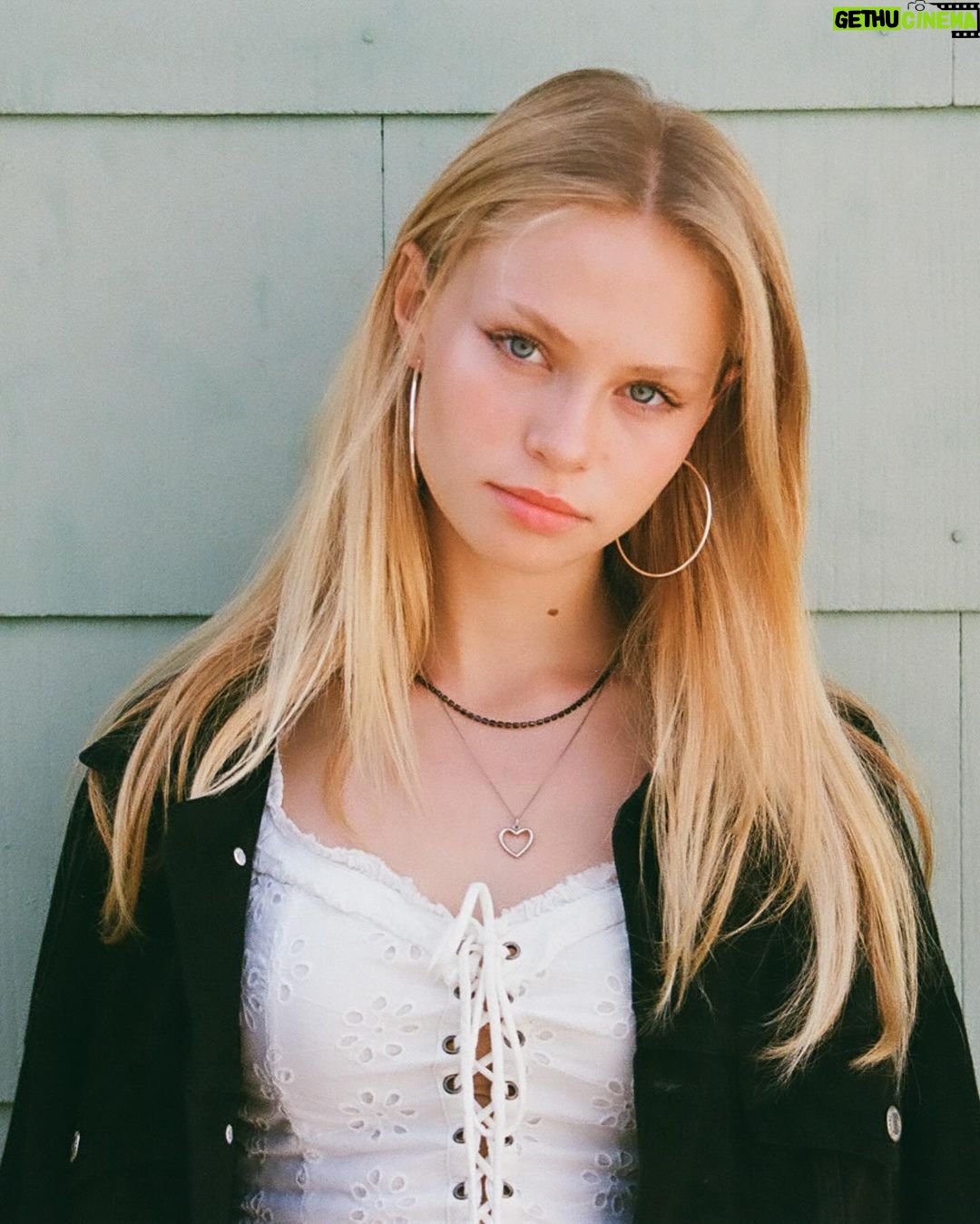 Rachel Roberts Instagram - Then…and now. ❤️ How the times flies. Happy 16th birthday Ava!!! So lucky I get to be your mamma. Hope this trip around the sun is as magical as you are, Monk! ✨⚡️💫✨⚡️💫 #avamisbehaver #thisis16 Malibu, California