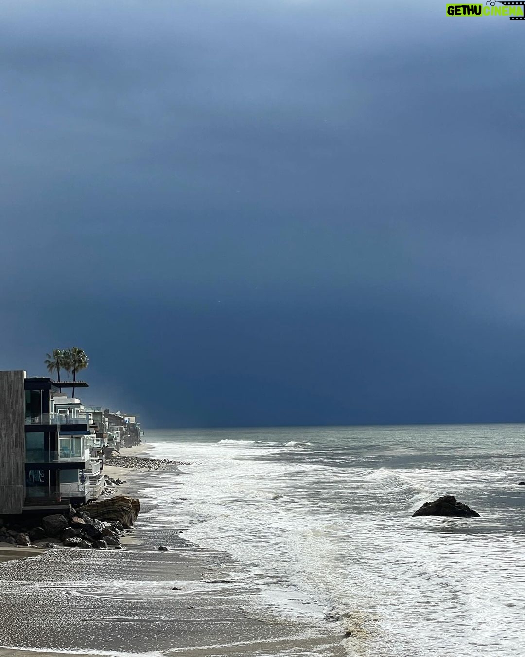 Rachel Roberts Instagram - Here comes the sun. ☀️ #calmafterthestorm Malibu, California