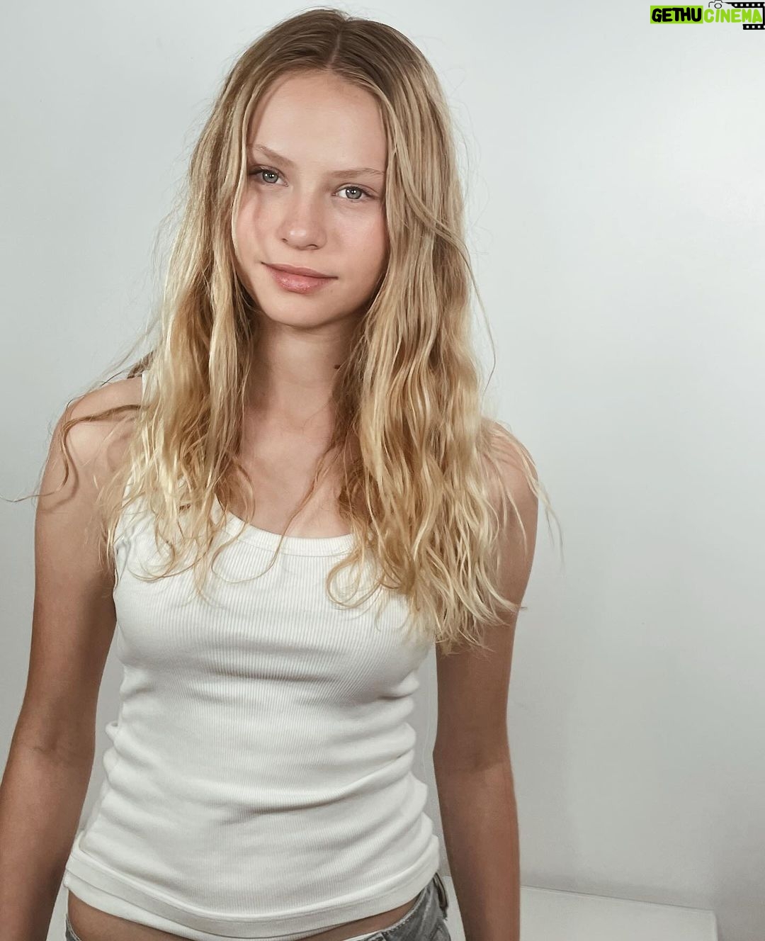Rachel Roberts - 3.5K Likes - Me and (not so) mini me!
#digitals #theygrowuptoofast
#onlytimesheletsmetakeherpicture