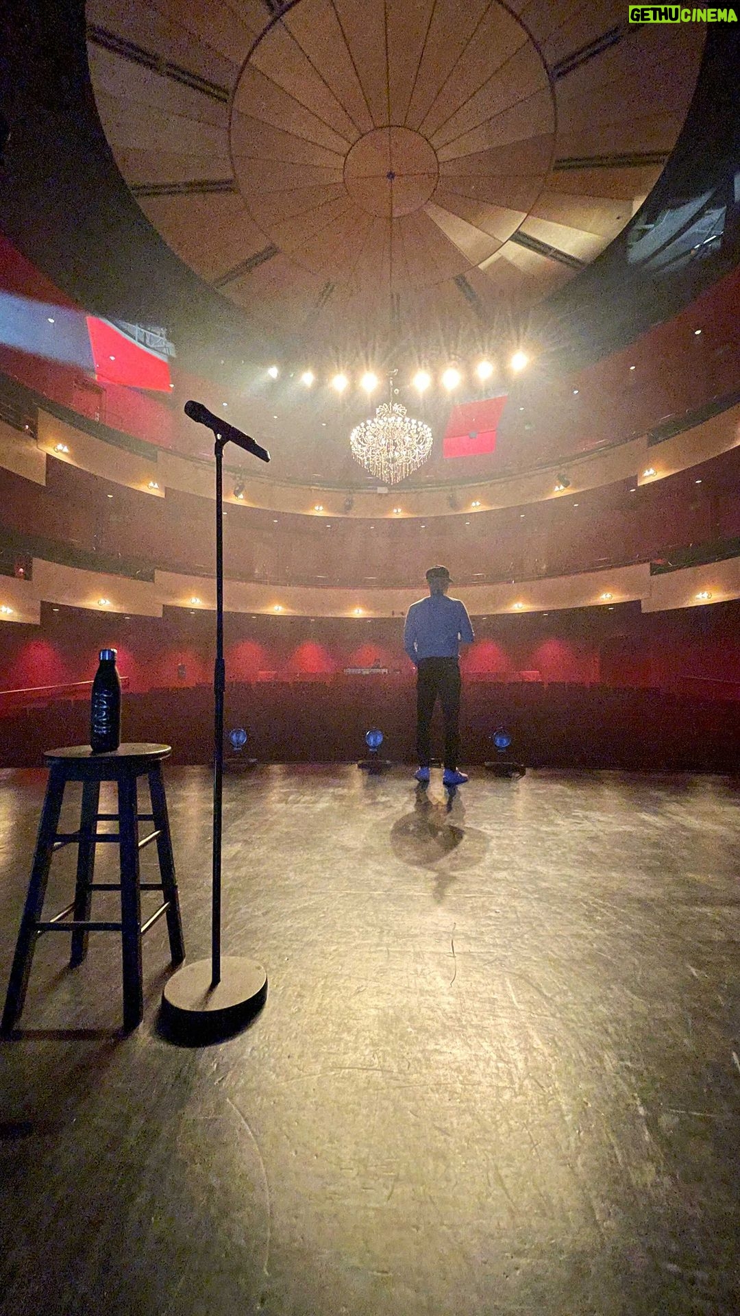 Rachid Badouri Instagram - 3 SHOWS DE RÊVE DOLBEAU/ALMA/LA BAIE MERCI🙏🏼♥️ 1ère partie: @mike_beaudoin_ 🔥 🎥: @mike_beaudoin_ 🙏🏼