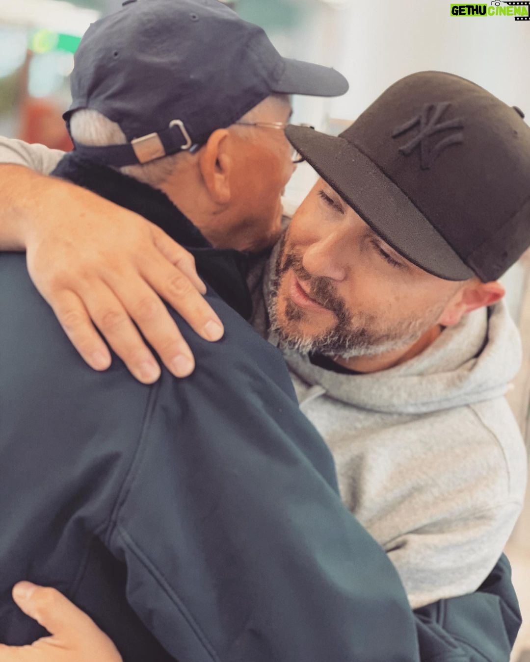 Rachid Badouri Instagram - 🇲🇦 MERCI Le Maroc, Papa, La famille, Mes Sœurs d'amour, Trinome Et Filles, Amelie, Céline, Felix, Pascal, Stéphane, Ali, Gilles et tous ces ANGES qui on fait de ce voyage, une expérience INOUBLIABLE! #ForeverInMyHeart♥️🇲🇦 Casablanca