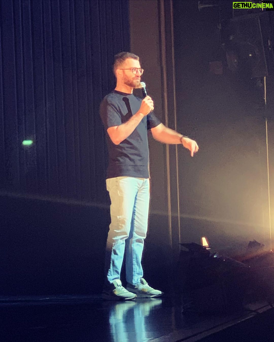 Rachid Badouri Instagram - . G A T I N E A U♥️ 3 Soirs ici, MERCI! @emilekhoury 🎤💯 @toto6257 💯 👊🏼 @koscene @zoolanglois salle Odyssée
