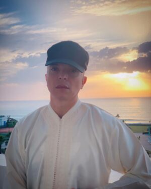 Rachid Badouri Instagram - 🌅 
B O N N E  V I B E S 
AïD MOUBARAK♥️
#ShlomoLeFilm🎬
#EnTournage🎥AuMaroc🇲🇦♥️