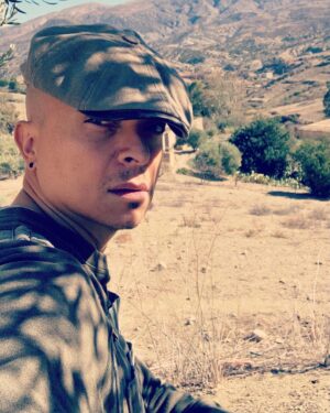 Rachid Badouri Instagram - .
Déjà 72h au Maroc🤩🇲🇦

#TournageAuMaroc🎥🇲🇦 #Docu @trinome_et_filles @felixtrep