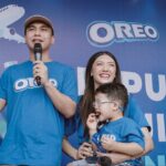 Raditya Dika Instagram - Weekend kemarin gue, @anissaaziza , dan Aksa main ke Indomaret buat event meet and greet dari @oreo_indonesia . Seru banget bisa ngobrol dan ketemu sama kalian. Jadikan juga momen playful bareng keluargamu dengan OREO !! #OreoStayPlayful #Indomaret
