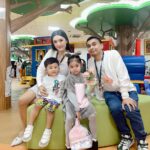 Raditya Dika Instagram - Inget bgt Alea baru pindah dan officially masuk sekolah baru di bulan Agustus. Tiba2 dapet kabar kalo level preschool sampai Year 6 akan tampil di acara Madagascar A Musical Adventure Jr. di bulan September ini. Seneng sekaligus deg2an karena kami gatau apakah Alea sudah bisa berbaur dengan teman2nya disekolah / tidak. Betah gak ya dilingkungan barunya? Apa 1 bulan latihan cukup buat bisa tampil percaya diri di shownya nanti walaupun semuanya msh asing? Surprisingly di hari H show, kami bangga sekali liat perfome Alea & teman2. Standing applause buat all the coaches and the teachers untuk semua usahanya sebulan ini. Bener2 all out, gak ada yg nangis / diem2 aja. Semua enjoy the show! Kita happy sekali. Thankyou Alea! U did it! Km berhasil bikin kita yakin kalo km baik2 aja dengan semua perubahan ini. We love you nak🤍👏🏼