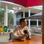 Raditya Dika Instagram - Hari pertama jadi dosen di Universitas Indonesia, untuk @vokasi_ui jurusan produksi media. Pengalaman baru, ngajar rutin sekaligus sharing selama di industri. Mahasiswanya pertanyaannya bagus2. 👌 Universitas Indonesia, Depok, Jawa Barat