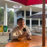 Raditya Dika Instagram - Hari pertama jadi dosen di Universitas Indonesia, untuk @vokasi_ui jurusan produksi media. Pengalaman baru, ngajar rutin sekaligus sharing selama di industri. Mahasiswanya pertanyaannya bagus2. 👌 Universitas Indonesia, Depok, Jawa Barat