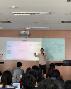 Raditya Dika Instagram - Hari pertama jadi dosen di Universitas Indonesia, untuk @vokasi_ui jurusan produksi media. Pengalaman baru, ngajar rutin sekaligus sharing selama di industri. Mahasiswanya pertanyaannya bagus2. 👌 Universitas Indonesia, Depok, Jawa Barat