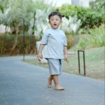 Raditya Dika Instagram - Slide 1: Ratu ular. Slide 2: penjinak ular.