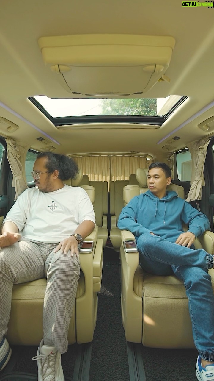 Raditya Dika Instagram - Biar Rais fokus dan gak nervous, kayaknya dia butuh minuman seger. Sekarang gak perlu repot nyari yang seger karena ada Nestle Pure Life, #GakDinginTetepSeger