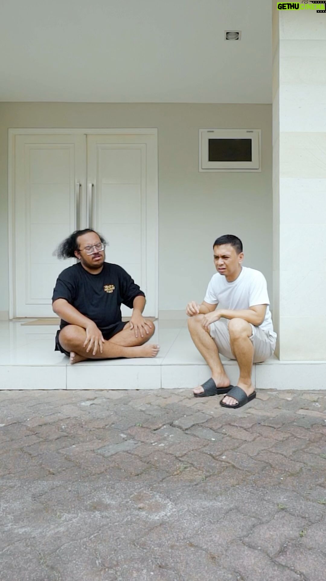 Raditya Dika Instagram - Lakukan cara ini kalau kamu punya masalah yang sama