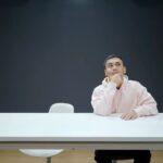 Raditya Dika Instagram - Karena video kali ini spesial, gue pake ulos buat minum Indonesiano yang juga dibuat spesial untuk pecinta kopi. Orang Indonesia, minumnya Indonesiano. Asli Enak! @kenangan.hanyauntukmu #KopkenBotolAsliEnak #KopkenIndonesiano #KenanganHanyaUntukmu