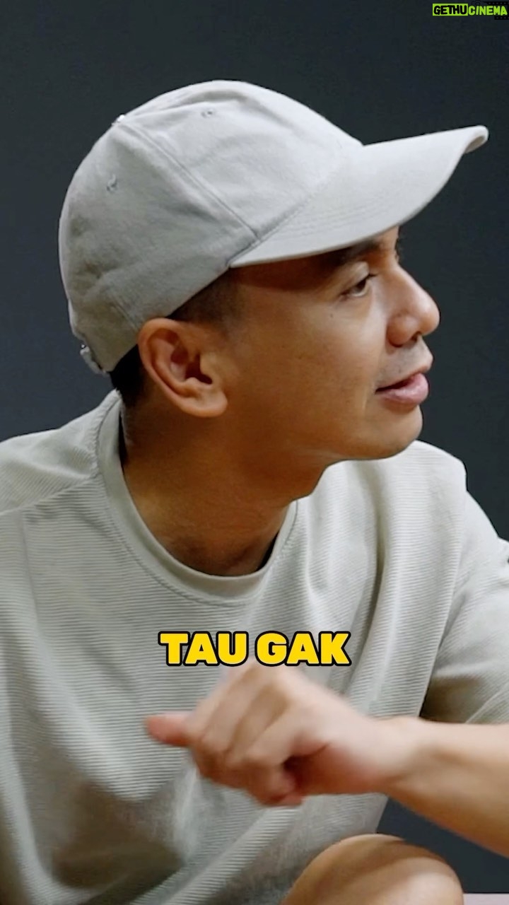 Raditya Dika Instagram - Ya emang logis sih...