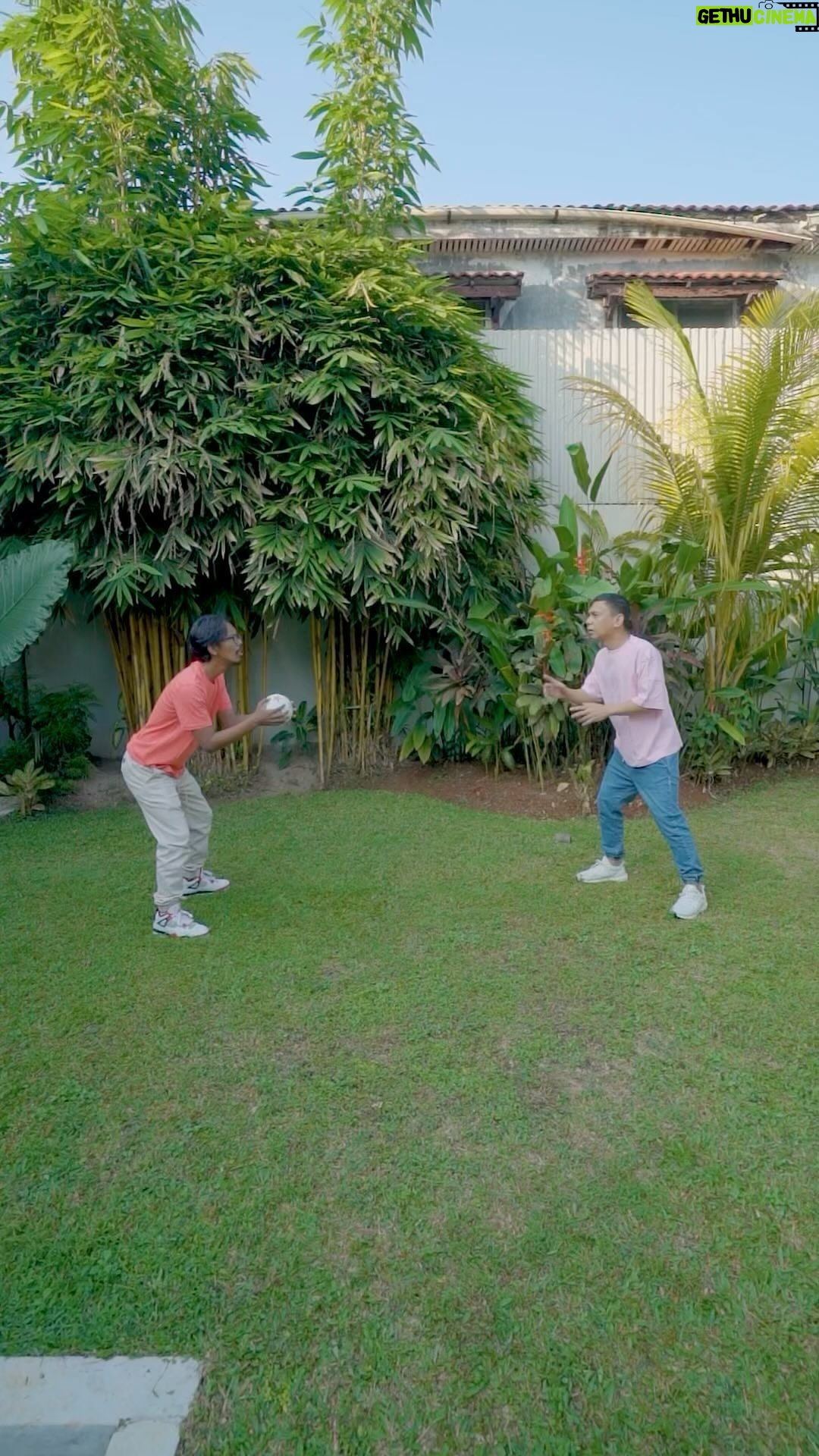 Raditya Dika Instagram - Buat gue yang anak rumahan banget, udah paling bener emang cari rumah yang buat gue dan keluarga betah apalagi yang bisa sekalian jadi space gue kerja, produktif deh. Kemarin gue nemu satu rumah yang bikin gue amaze, namanya Strozzi. Ini rumah bisa jadi solusi sih buat kalian yang pengen punya rumah dengan konsep healthy living! Luas dan fleksibel, lengkap sama attic yang jadi spot favorit gue. Yuk cek info lengkapnya di @summarecon_serpong