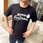 Raditya Dika Instagram - Hari ini nemenin kak @jeromepolin main ke SMAN 70. Karena bakal ketemu banyak murid2, gue pake kaos yang cocok. Keren gak? 😂