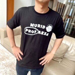 Raditya Dika Instagram - Hari ini nemenin kak @jeromepolin main ke SMAN 70. Karena bakal ketemu banyak murid2, gue pake kaos yang cocok. Keren gak? 😂