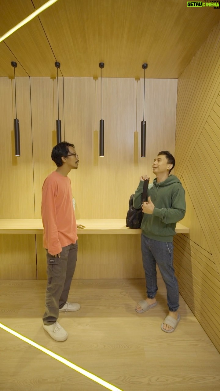 Raditya Dika Instagram - Nonton film di rumah makin seru pakai Bose Smart Soundbar 900. Suara realistisnya bikin pengalaman nonton jadi maksimal, serasa lagi nonton di bioskop. Cek instagram @bose.by.pai buat dapetin Bose sekarang!