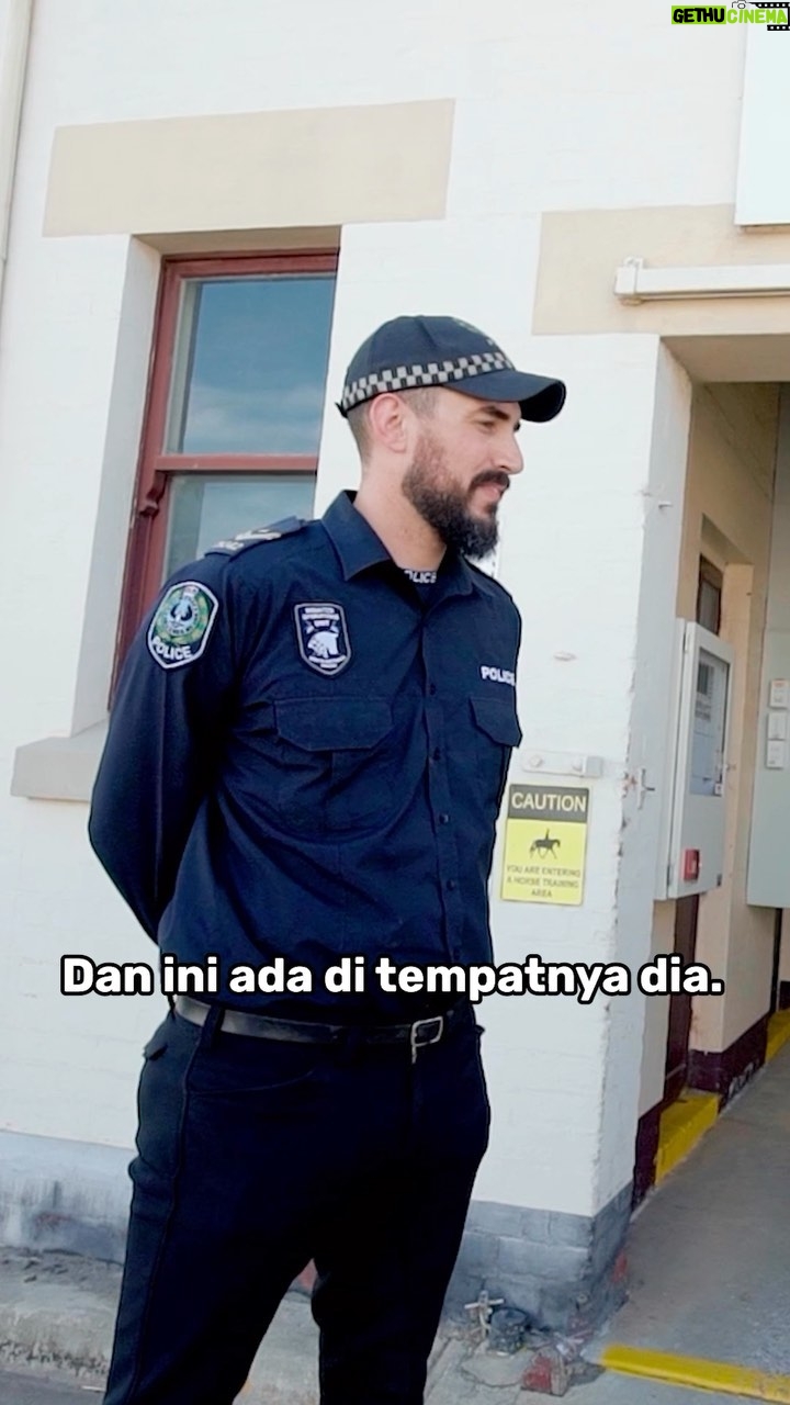 Raditya Dika Instagram - Ketika diajak ke kantor polisi Australia...