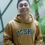 Raditya Dika Instagram - Crewneck dari @otsky_store berbahan cotton fleece, finishing sablon plastisol yang awet dan tahan lama. Sejuk dan nyaman dipake nemenin aktivitas hari ini. Oh iya @otsky_store sekarang lagi discount up to 80% all item dan gratis ongkir seluruh indonesia, langsung check shopee dan tonton live tiktok nya sekarang juga!