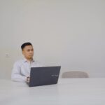 Raditya Dika Instagram - Ada gak energy vampire di kantor kamu?
