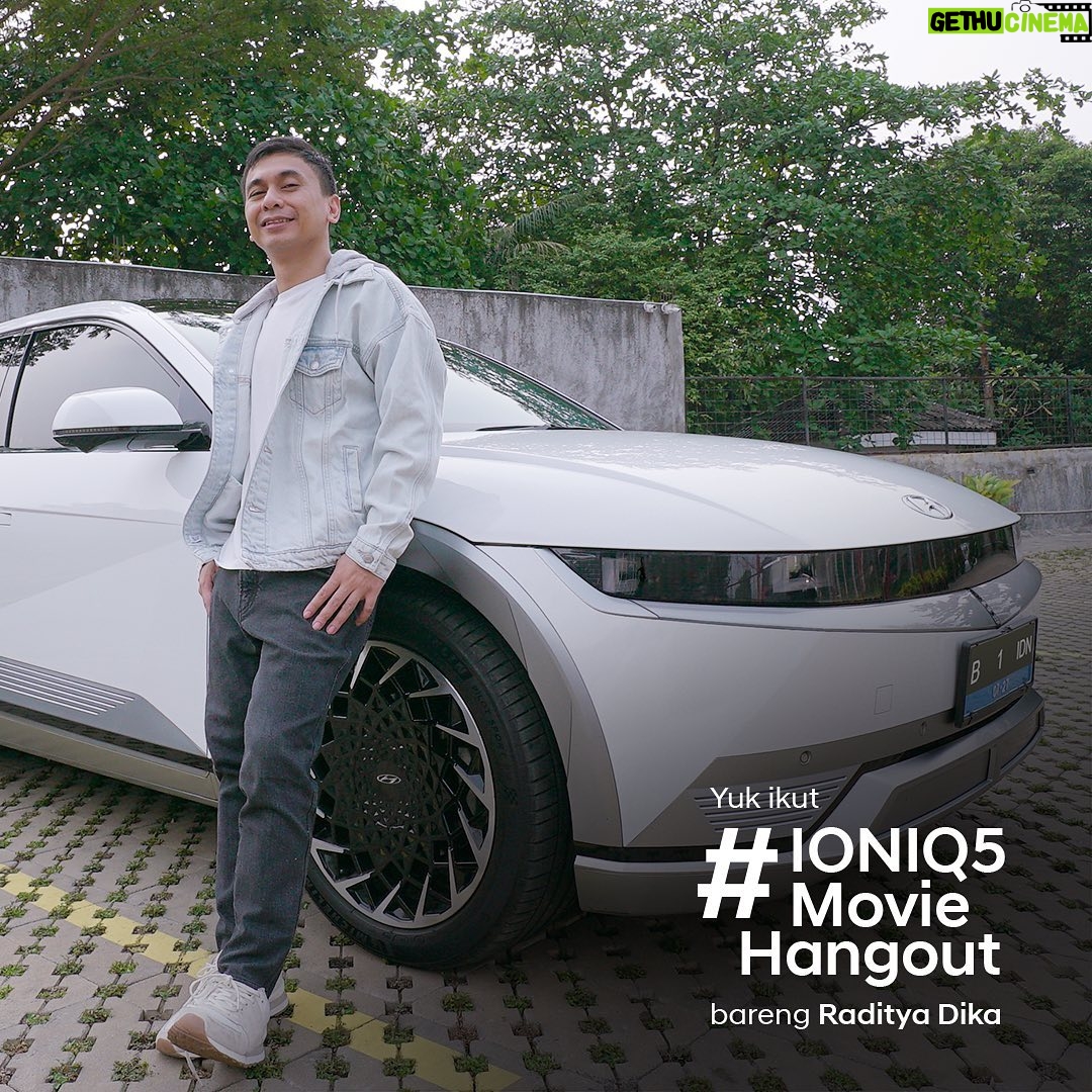 Raditya Dika Instagram - Dapatkan kesempatan buat menghadiri nonton film Spider-Man: Across the Spider-Verse sekaligus dijemput dari lokasi kamu bareng @Raditya_Dika! Langsung cek postingan ini dan komen di bawah untuk jawabannya👇🏻 #Hyundai #IONIQ5MovieHangout #HyundaiIndonesia