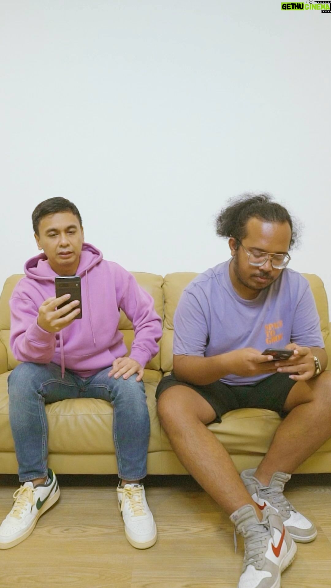 Raditya Dika Instagram - Coba komen di bawah... #LucuTerusDiSpotify @spotifyid