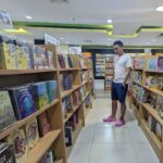 Raditya Dika Instagram - Dulu kalau ke toko buku ke rak Fiksi, sekarang ke toko buku ke rak Buku Anak.. Gramedia Matraman Jakarta