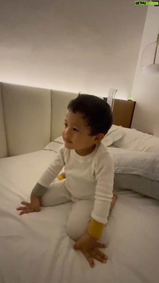 Raditya Dika Instagram - Jangan tidur waktu anak denger Hakuna Matata..