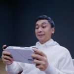 Raditya Dika Instagram - Main game favorit di mana aja pakai ROG ALLY! Portable Gaming Console dengan desain ergonomis yang ringan dan display tajam, nyaman dipakai buat main sendirian atau bareng temen-temen. Nah, kalian bisa dapetin ROG ALLY duluan pas acara pre-salenya, tanggal 14 Juli 2023 di Ballroom Pullman Hotel Central Park. Dateng pagian ya, karena bakal ada hadiah eksklusif serta kesempatan buat join ROG ALLY Launch Event buat 100 pembeli pertama! Buat pembeli ke-101 dan seterusnya juga udah disiapin ROG Merchandise, sampai ketemu tanggal 14 Juli ya! Cek https://rog.asus.com/event/rog-ally/id/ buat info lebih lengkap! #ROGAlly #playALLYourgames #WeAreROG @asusrog.id