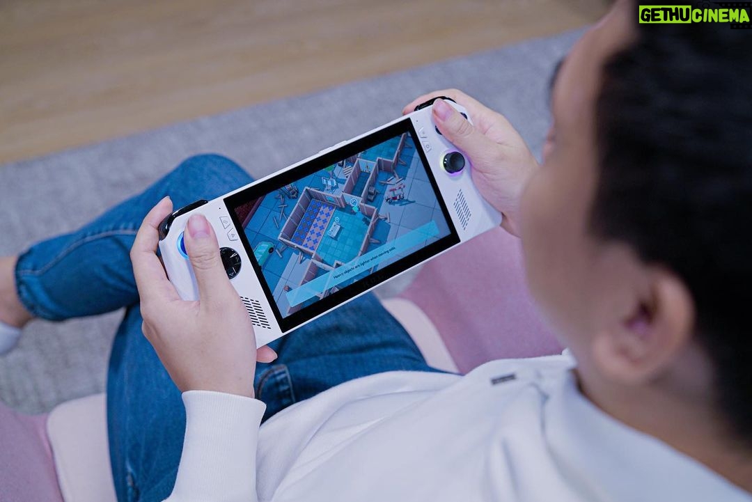 Raditya Dika Instagram - Main game favorit di mana aja pakai ROG ALLY! Portable Gaming Console dengan desain ergonomis yang ringan dan display tajam, nyaman dipakai buat main sendirian atau bareng temen-temen. Nah, kalian bisa dapetin ROG ALLY duluan pas acara pre-salenya, tanggal 14 Juli 2023 di Ballroom Pullman Hotel Central Park. Dateng pagian ya, karena bakal ada hadiah eksklusif serta kesempatan buat join ROG ALLY Launch Event buat 100 pembeli pertama! Buat pembeli ke-101 dan seterusnya juga udah disiapin ROG Merchandise, sampai ketemu tanggal 14 Juli ya! Cek https://rog.asus.com/event/rog-ally/id/ buat info lebih lengkap! #ROGAlly #playALLYourgames #WeAreROG @asusrog.id