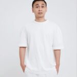 Raditya Dika Instagram - Hasil difotoin sama @aldosinarta di studionya. Super puas dan recommended buat yang mau bikin foto profile/composite. Yah masih bisa lah ditanya orang kuliahnya dimana. 😂