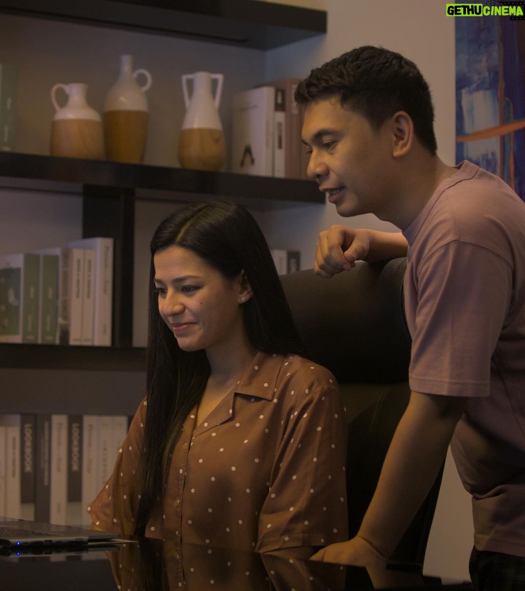 Raditya Dika Instagram - Series terbaru saya jadi show nomer 1 di @netflixid. Terimakasih semuanya. Slide 2: Anak nangis pas lihat saya diusir sama istri (@susansameeh) di series 😂. Slide 3: foto saya sama Om Usan (kalau katanya Aca).