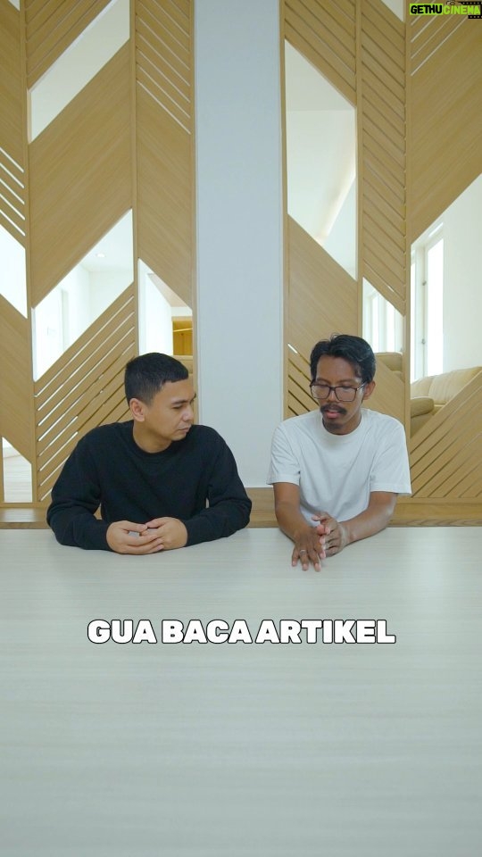 Raditya Dika Instagram - Kalo di sela kesibukan kalian biasanya ngapain? Kalo gue sih bisa manfaatin waktu luang buat belajar hal baru, misalnya soal investasi. Kalau mau tau informasi dan rumor seputar investasi dan keuangan, langsung download IPOT, buat cobain fitur IPOT Buzz dan Simulasi Investasi. Semuanya tanpa registrasi. #PakeAjaDulu IPOT!