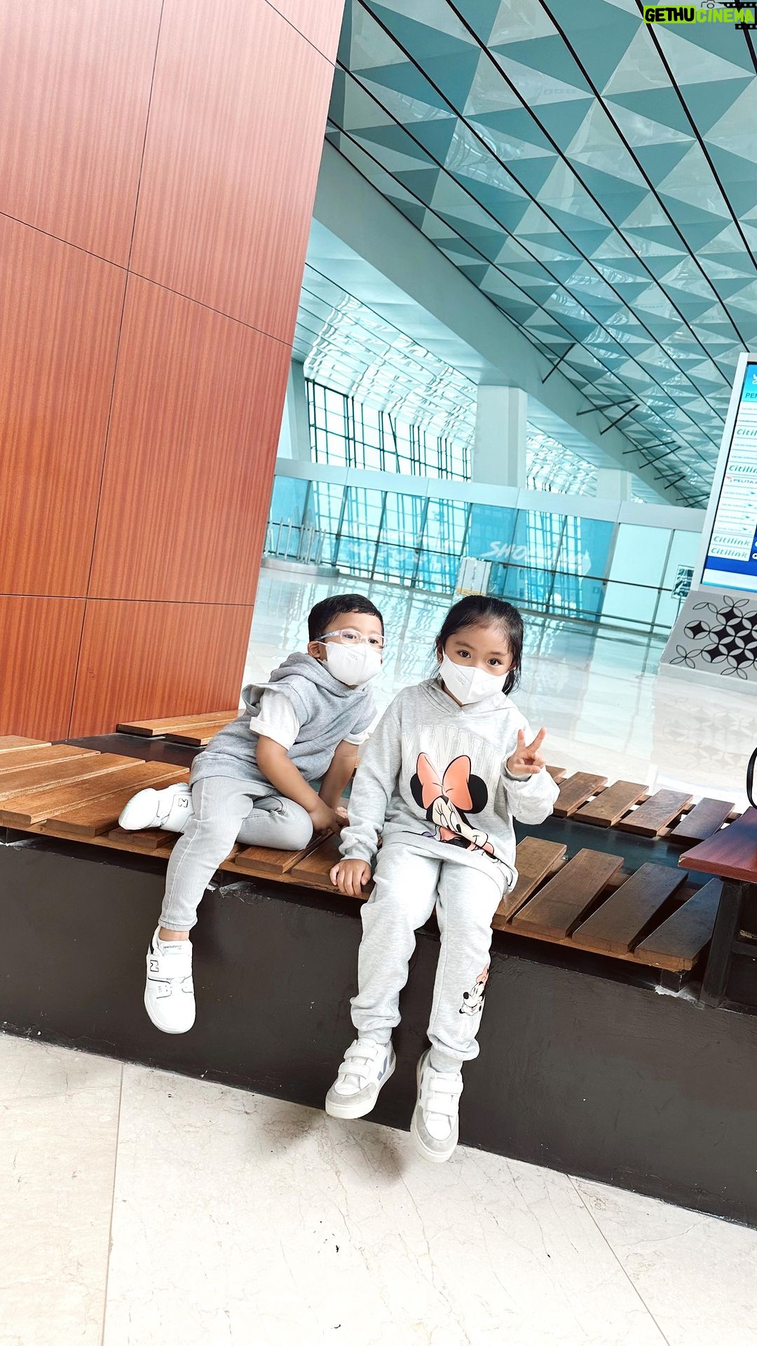 Raditya Dika Instagram - Siap liburaaaaan!🤭